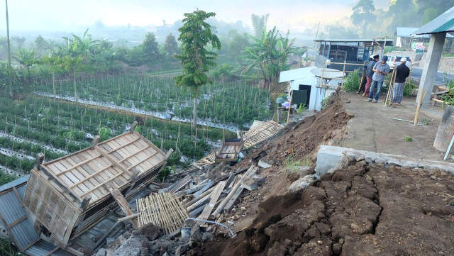 Endonezya'da 6,4 Büyüklüğünde Deprem: 10 Ölü, 40 Yaralı!
