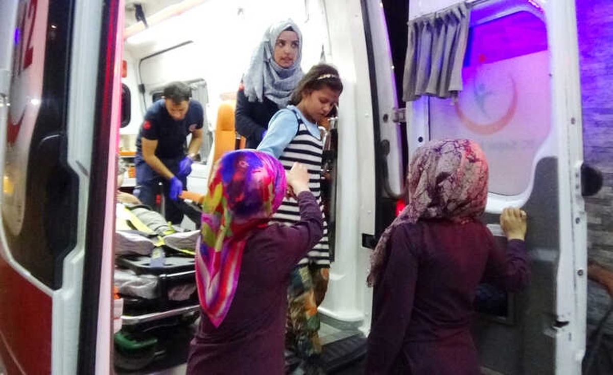 Göçmenleri Taşıyan Minibüs Kaza Yaptı: 19 Yaralı