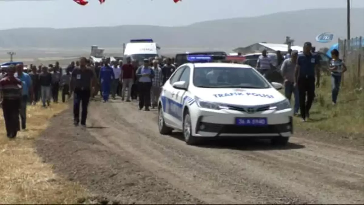 PKK\'lı Teröristlerin Yaptığı Hain Saldırıda Şehit Olan Nurettin Karadeniz Gözyaşları Arasında...