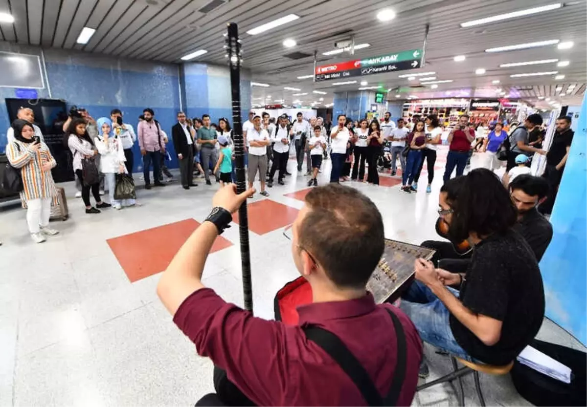 Sanatın ve Sanatçıların Yeni Adresi Metrolar Oldu