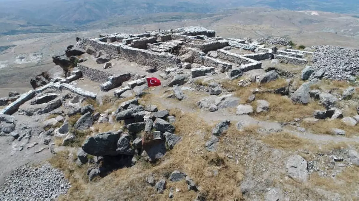 Tarihi Gevale Kalesi Ortaya Çıkarılıyor