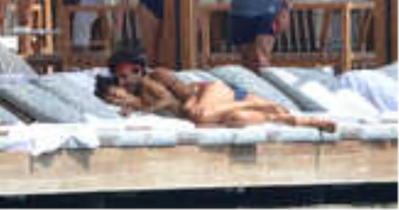 Tuba Büyüküstün\'ün Sevgilisiyle Samimi Fotoğraflarını Gören Ailesi Sitem Etti