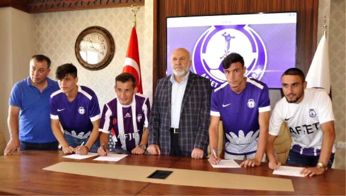 Afjet Afyonspor Altyapısındaki 4 Futbolcuyla Sözleşme İmzaladı