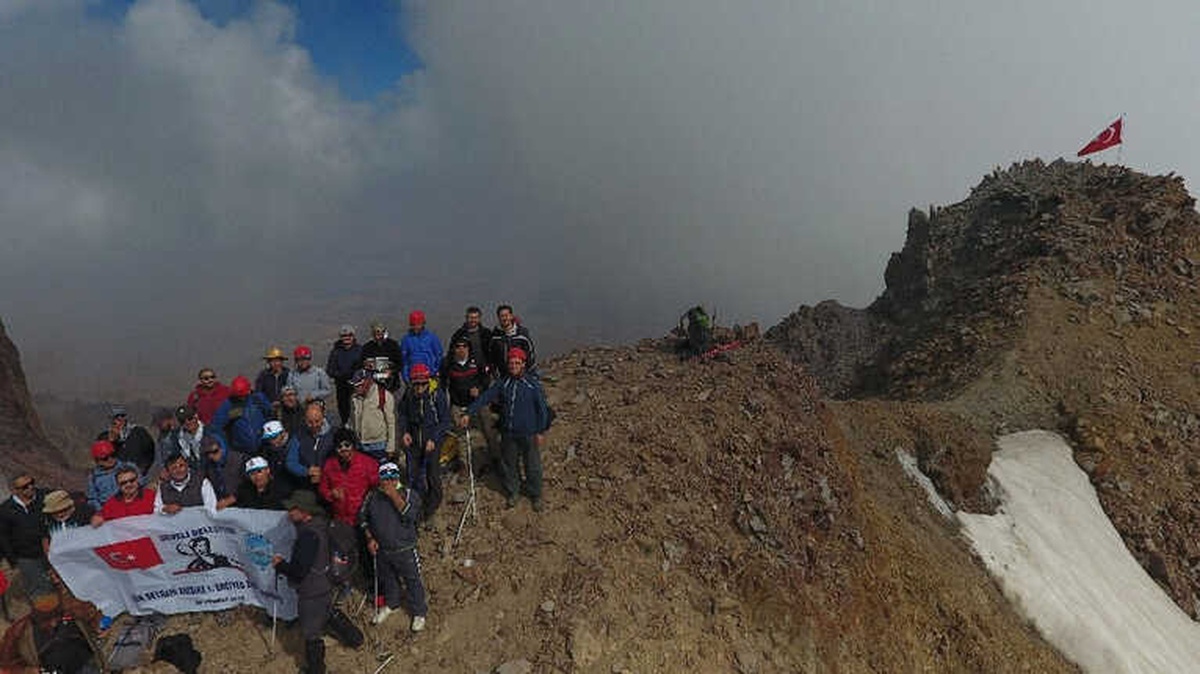 Aşık Seyrani Anısına 1. Erciyes Zirve Tırmanışı Gerçekleştirildi