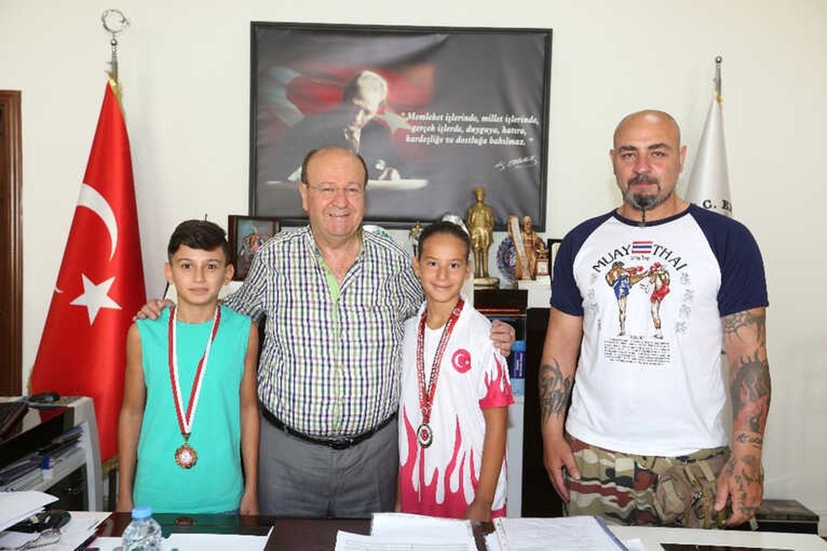 Başarılı Sporculardan Başkan Özakcan\'a Ziyaret