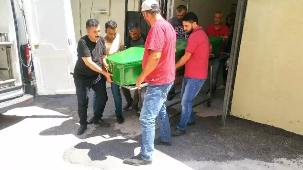 Bıçaklanarak Öldürülen 16 Yaşındaki Doğukan\'ın Cenazesi Ailesine Teslim Edildi