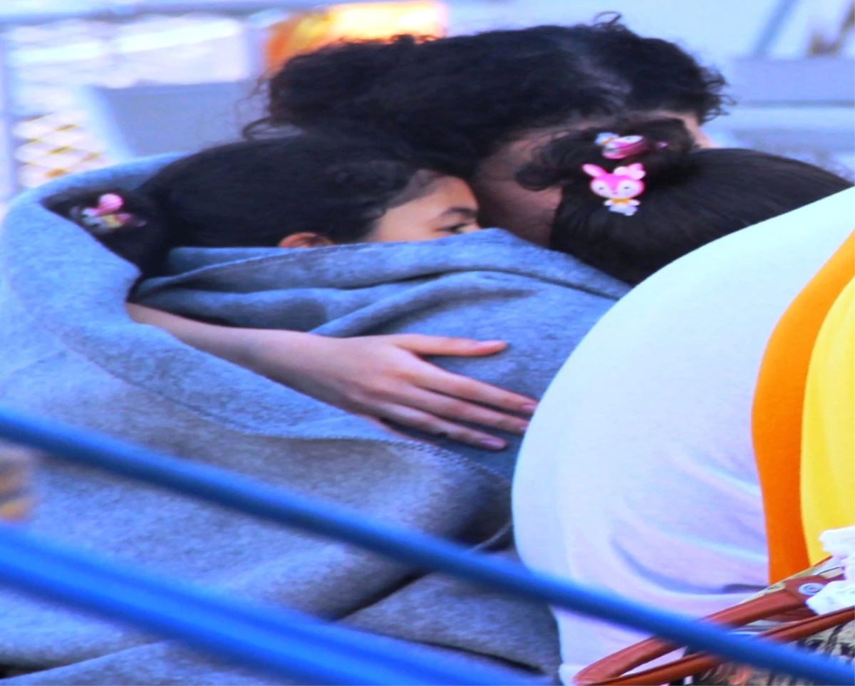Ege Denizi\'nde Can Pazarı: Kaçakları Tur Teknesi Kurtardı