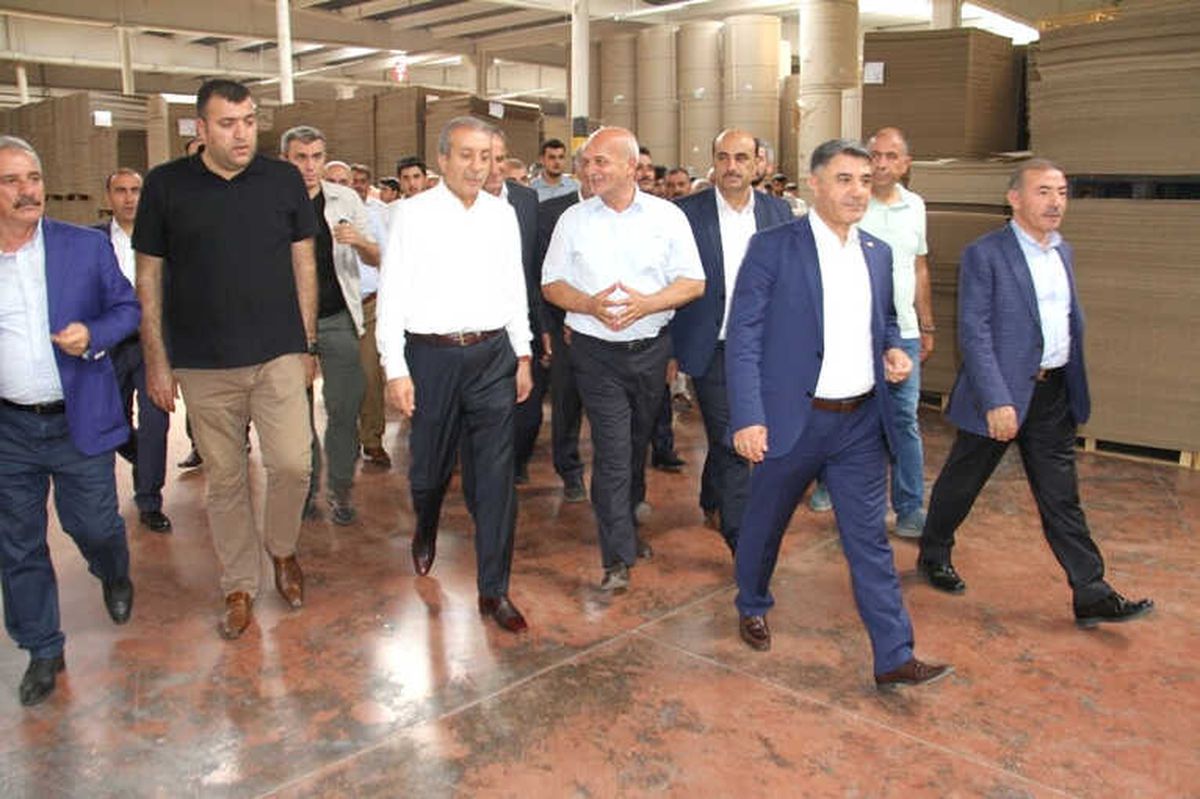 Eker, Osb\'de İncelemelerde Bulundu