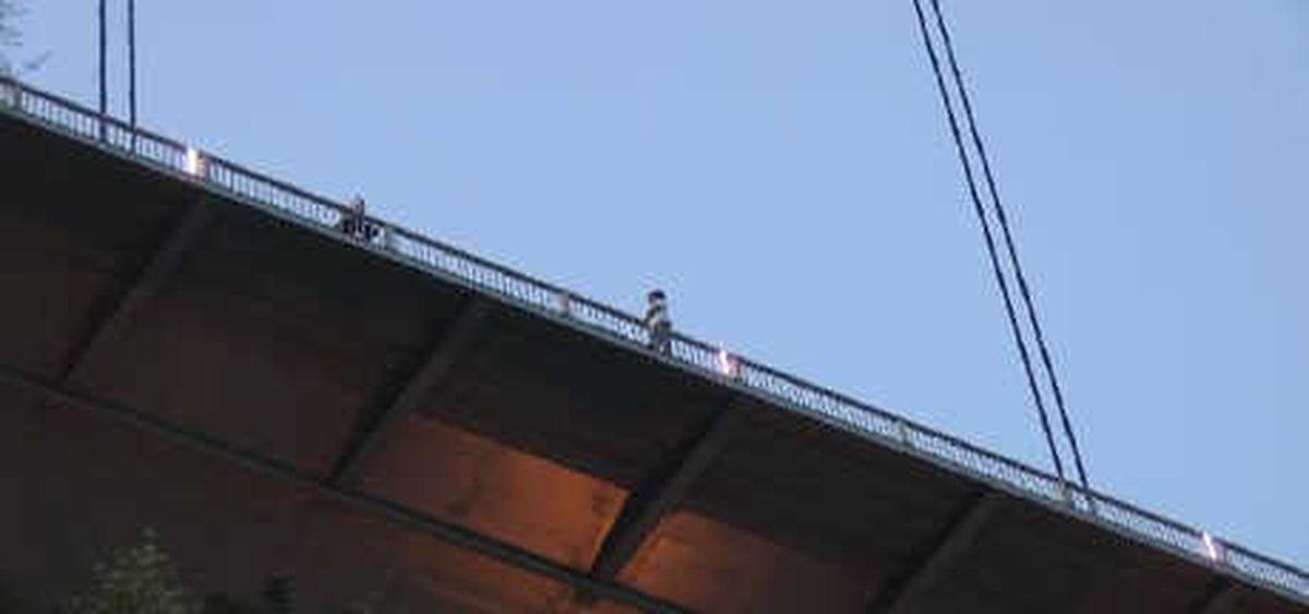 F.s.m.\'de İntihar Girişimi Trafiği Felç Etti