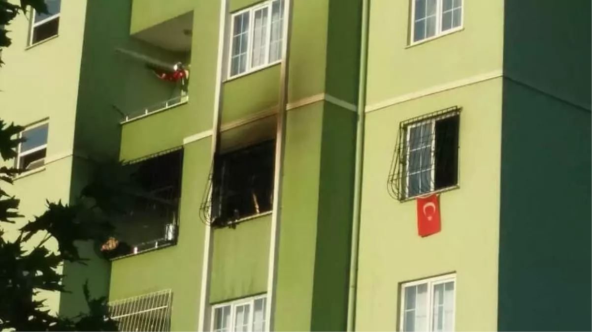 Gaziantep\'te Apartmanda Çıkan Yangın Korkuttu