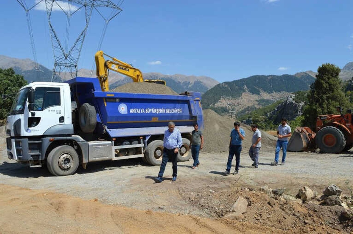 Gündoğmuş\'un Üç Mahallesinde Asfalt Sevinci