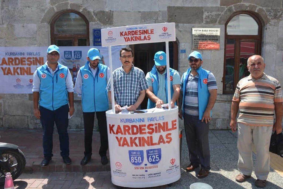 İlk Kurban Bağışı Müftü Çelik\'ten