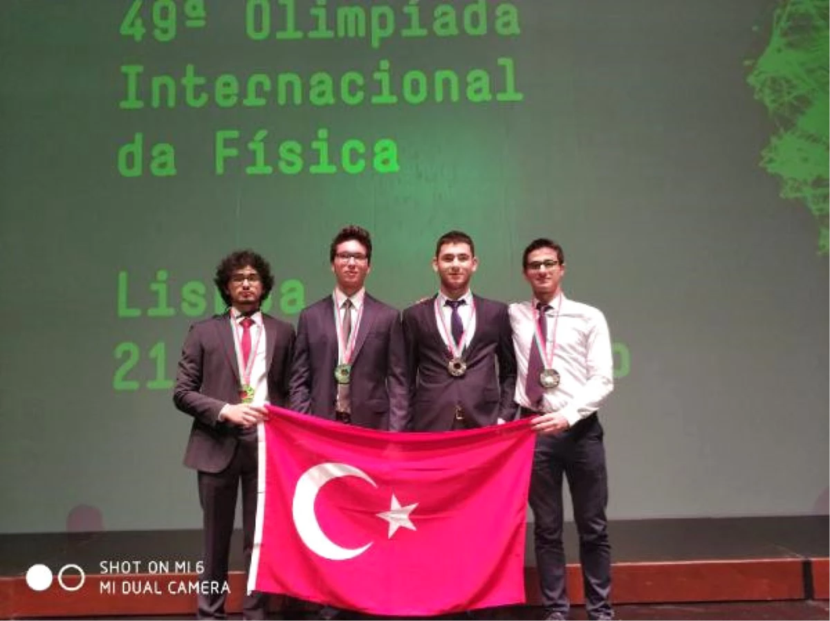 Lise Öğrencileri Portekiz\'deki \'Fizik Olimpiyatları\'ndan Madalyalarla Döndü