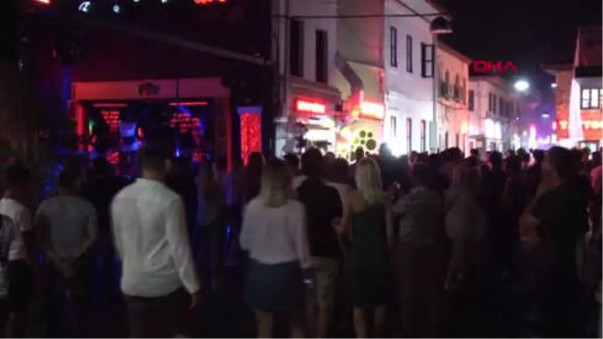 Muğla Eğlencenin Kalbi, Marmaris Barlar Sokağı\'nda Atıyor Hd