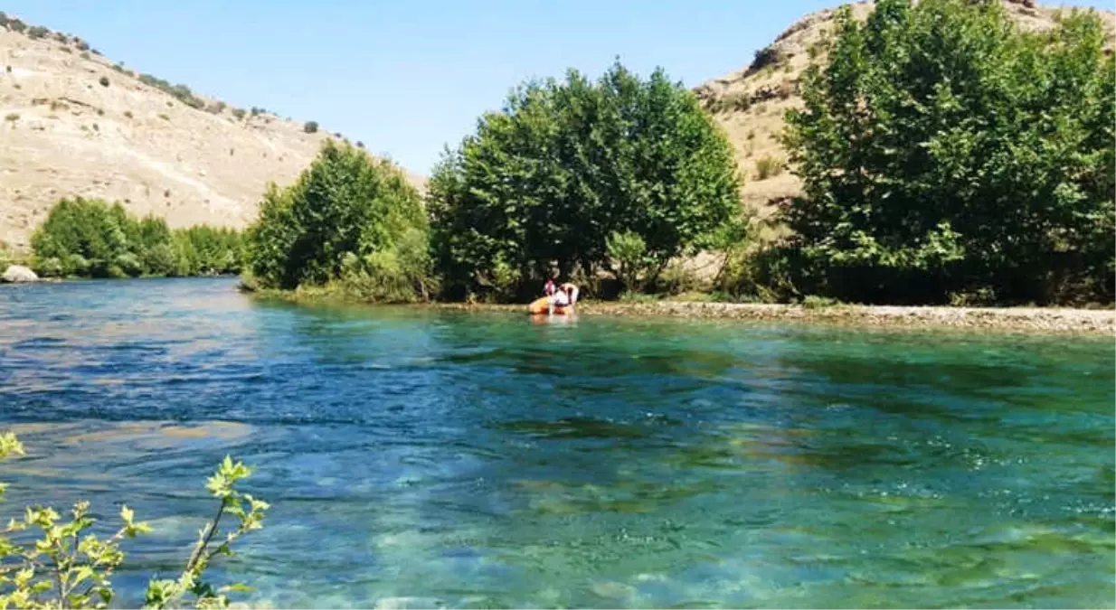 Nehirde Mahsur Kalan Anne ve Oğlunu İtfaiye Kurtardı