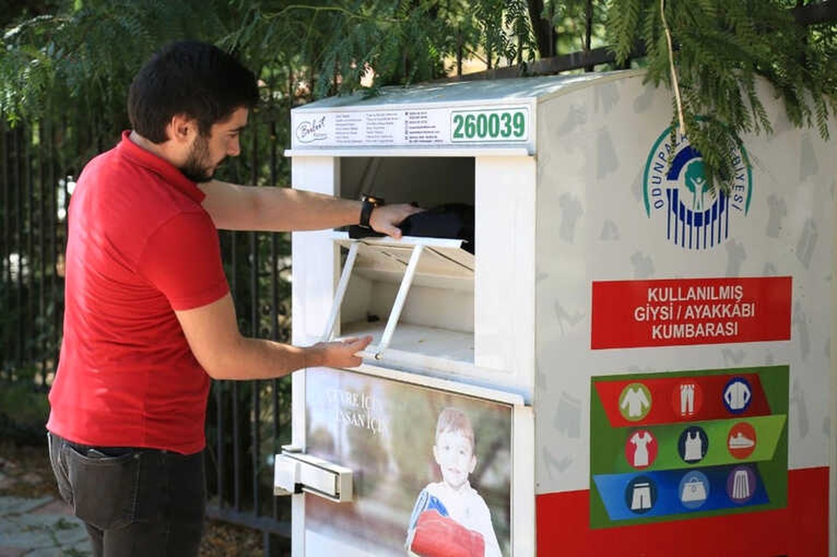 Odunpazarı\'nda 140 Noktaya Giysi Kumbarası Yerleştirildi