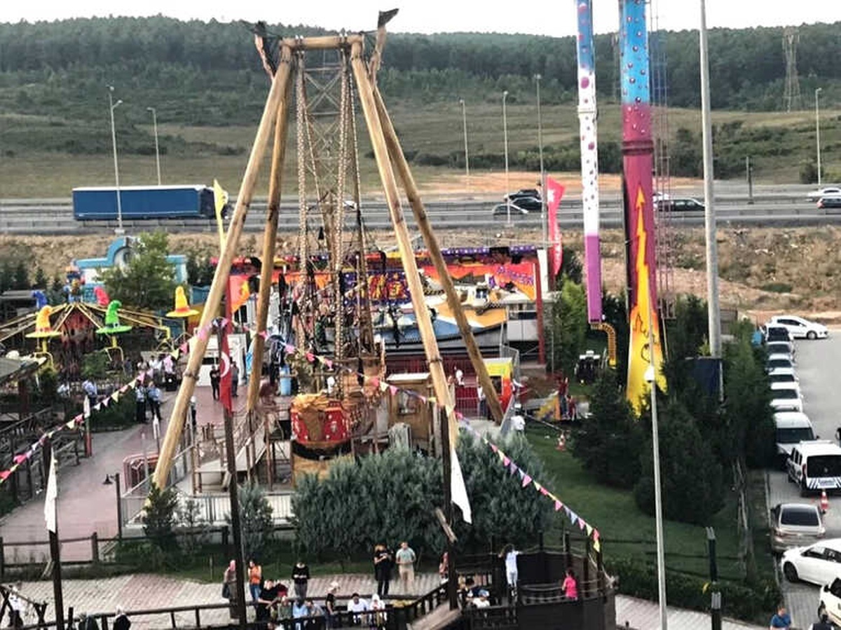 Pendik\'te Lunapark Faciası: 1 Ölü