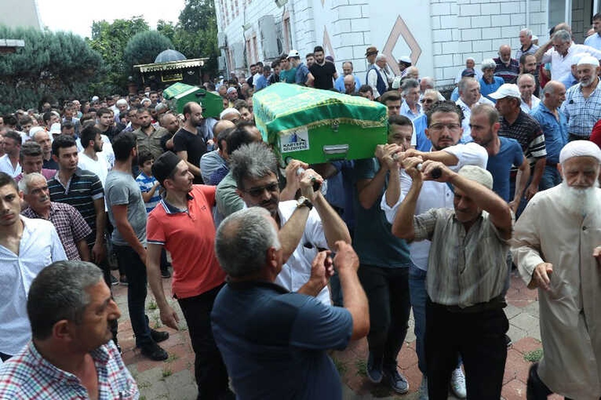 Pompalı Tüfekle Öldürülen Enişte ve Yeğen Defnedildi
