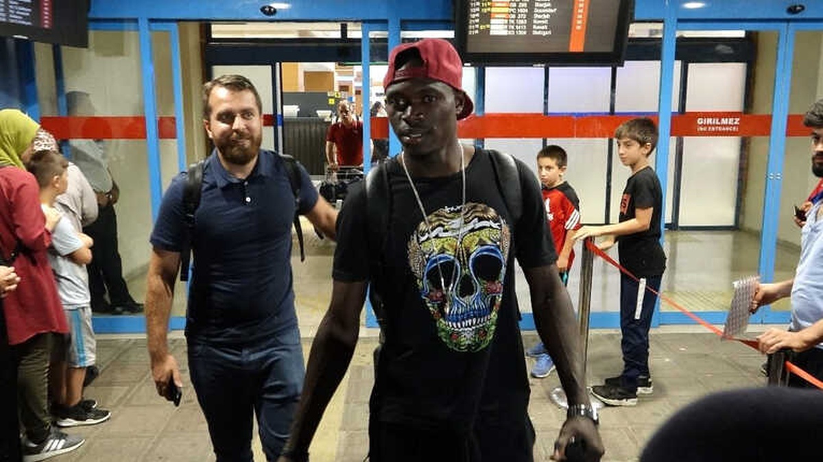 Trabzonspor Zargo Touri ve Eric Ayuk\'u Trabzon\'a Getirdi.