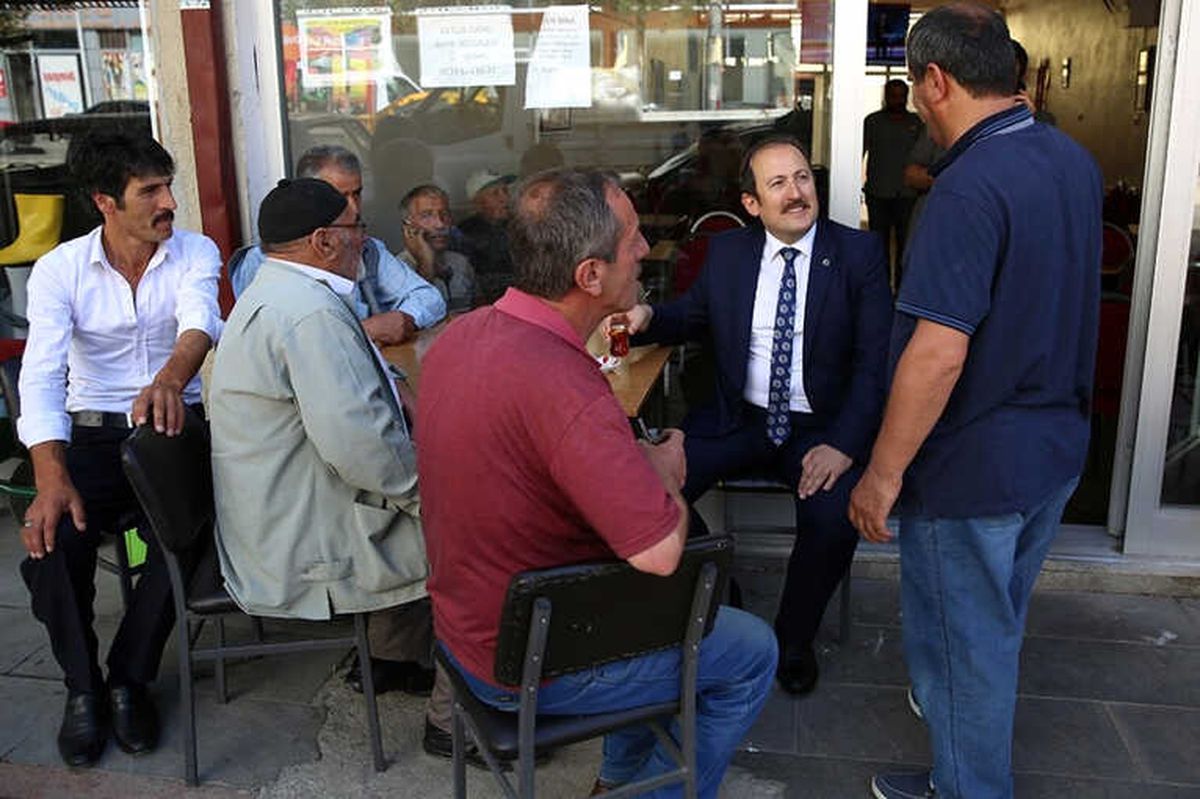 Vali Pehlivan Esnafla Bir Araya Geldi