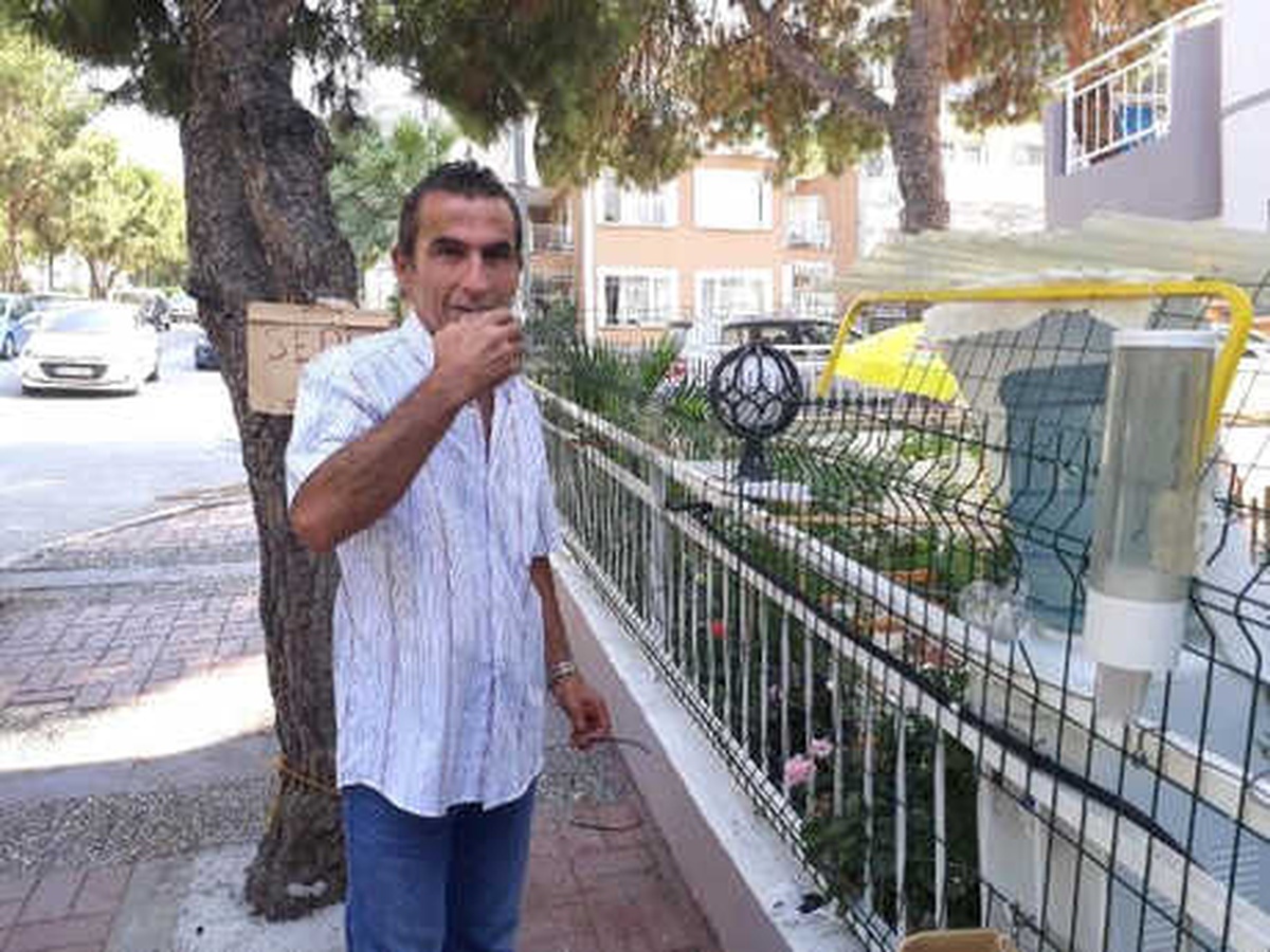 Yokuş Çıkanlar İçsin Diye Bahçesine Su Sebili Koydu