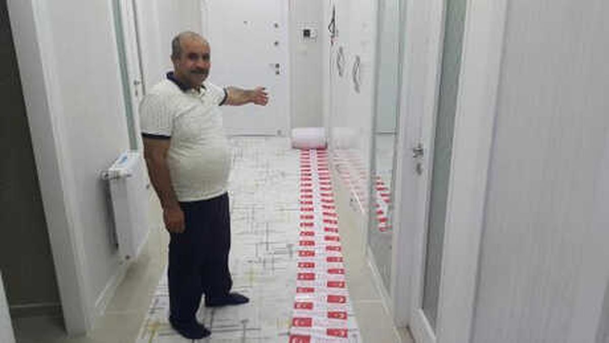 5 Yılda 200 Metrelik Ruloya 6 Bin Mısralık Şiir Yazdı