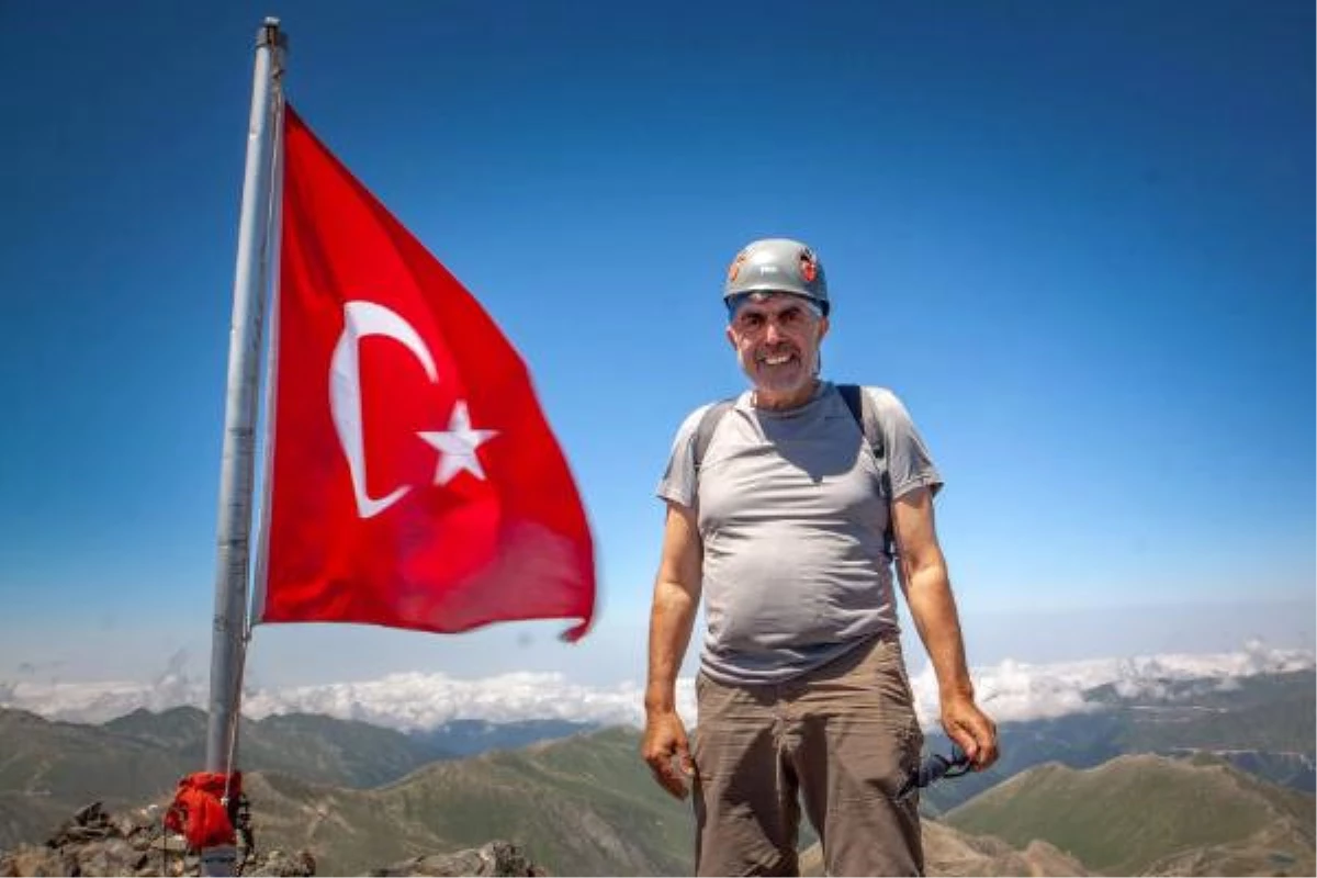 69 Yaşında Kaçkar Dağı\'nın Zirvesine Tırmandı