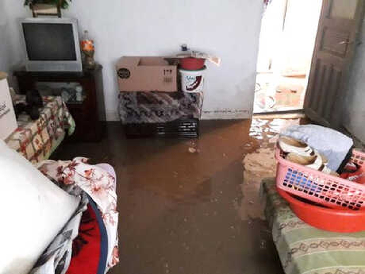 Apartmanın Çatısına Düşen Yıldırım Yangın Çıkardı (2)