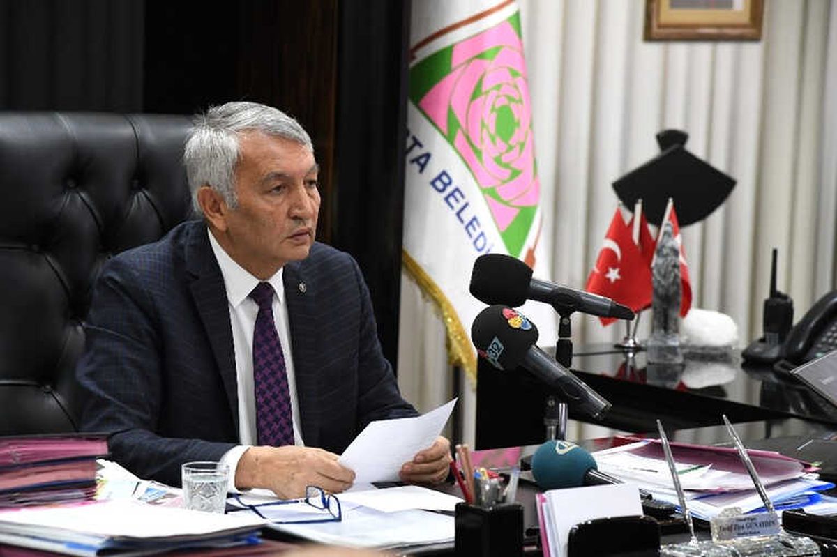 Başkan Günaydın\'a Öğrencilerden, \'A Plus Üniversite Şehri Olma Ödülü\'