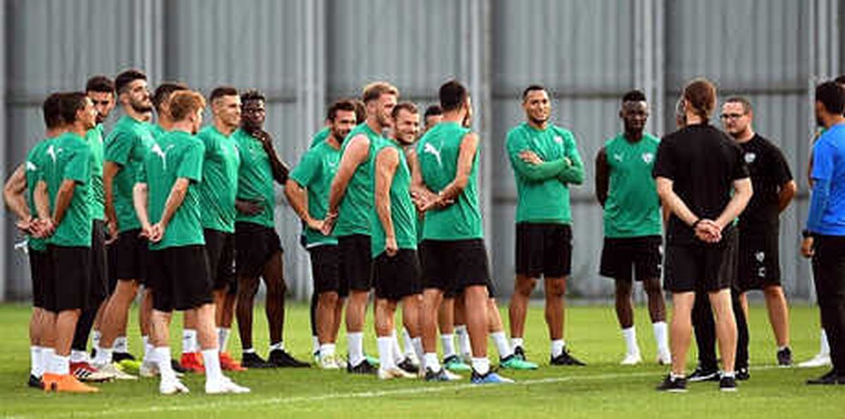 Bursaspor İki Eksikle Başladı!