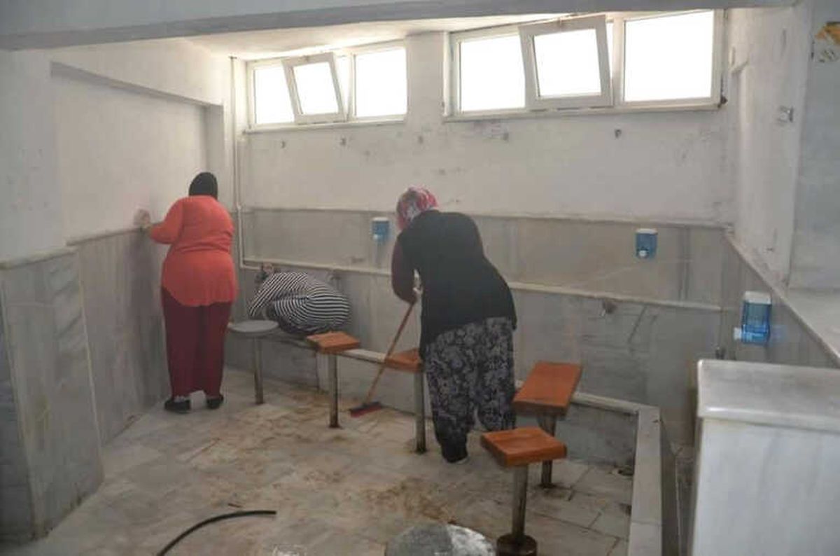 Emet\'te İlaçlama ve Cami Bakım Çalışmaları