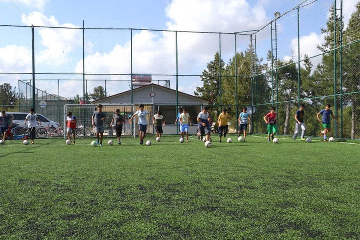 Erdemli\'de Yaz Spor Okulları Yaygınlaşıyor