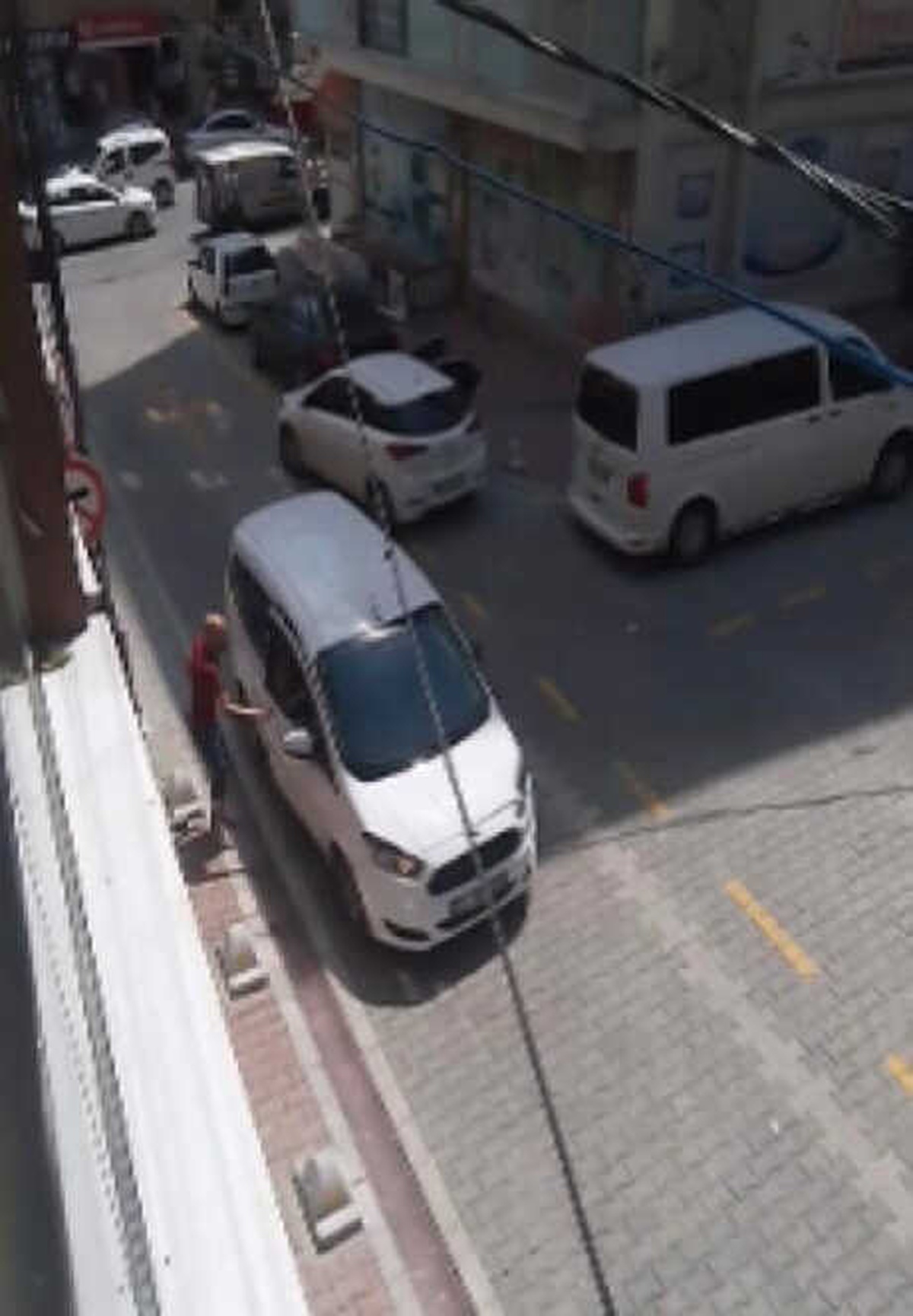 Esenyurt\'ta Polise Ateş Açan Şüpheliler Kaçarken Görüntülendi