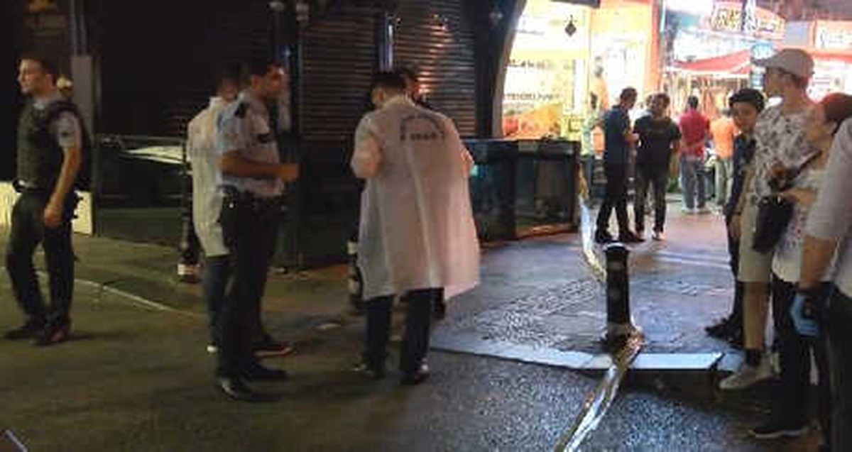 Fatih\'te Silahlı Bıçaklı Kavga; 1 Ölü, 1 Yaralı