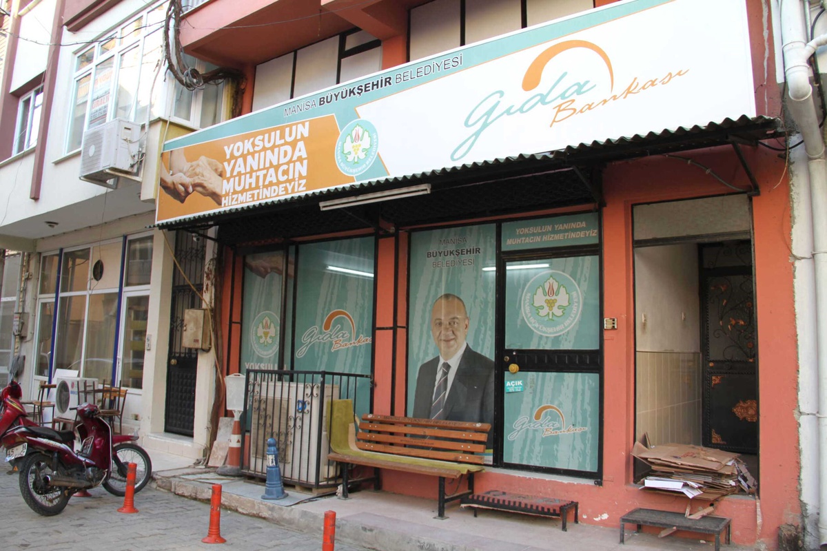 İhtiyaç Sahiplerinin Yanında Gıda Bankası Var