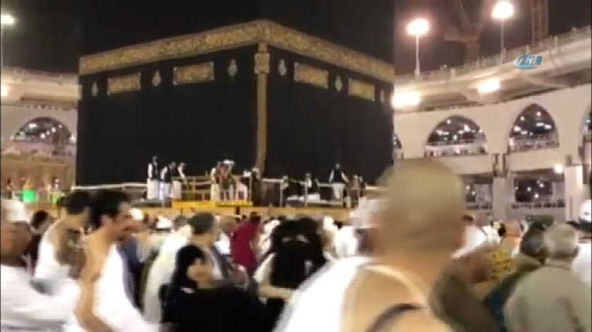 Kabe Örtüsü 3 Metre Yukarı Kaldırıldı