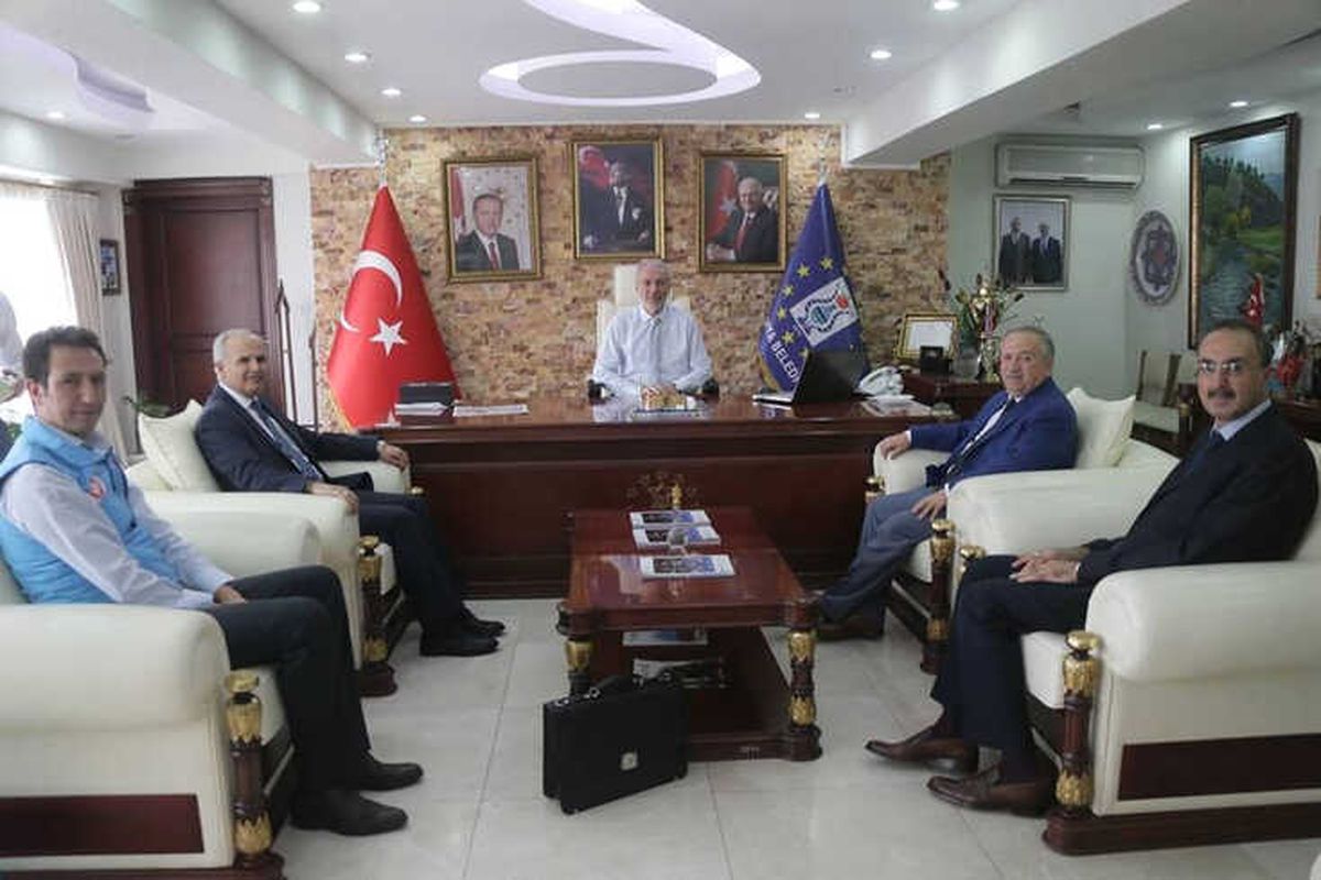 Kamil Saraçoğlu, Diyanet Vakfı\'na 2 Hisse Kurban Bağışında Bulundu