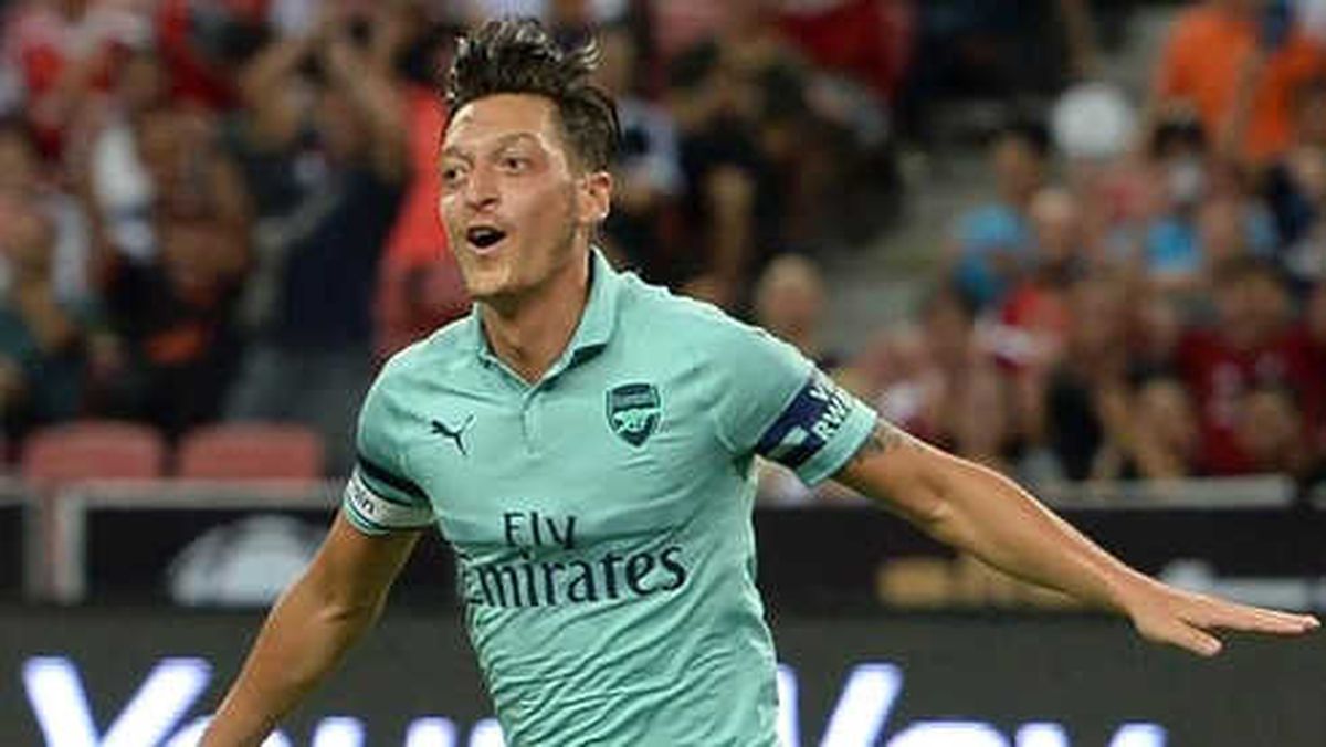 Kaptan" Mesut Özil Göz Doldurdu