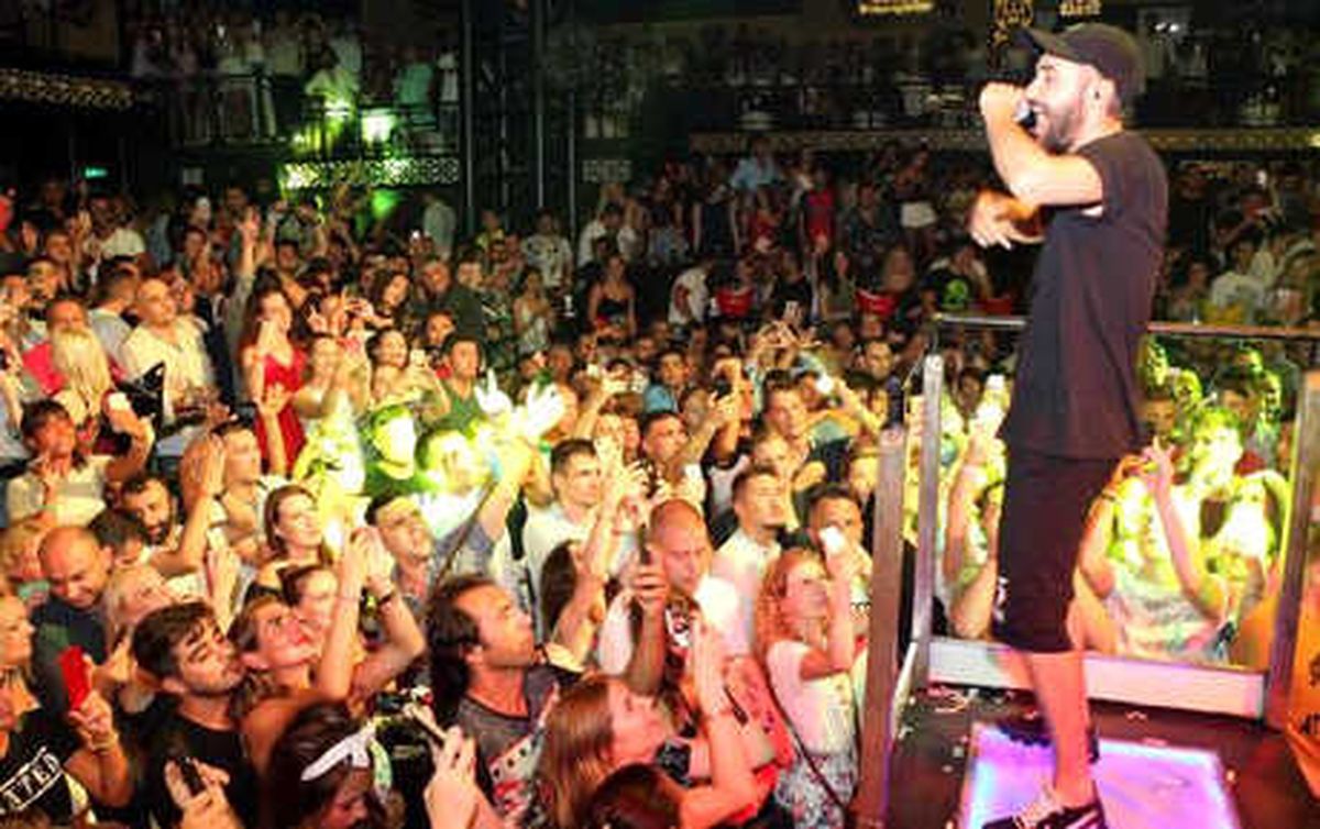 Kemer\'de Rus Rapçi Mot Rüzgarı