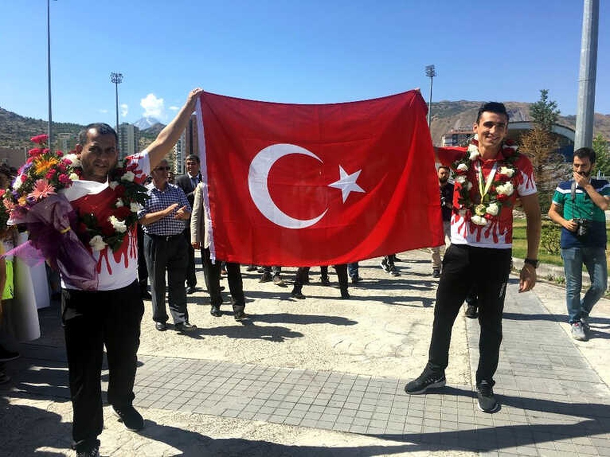 Kırık Parmak ve Çatlak Ayak ile Dünya Şampiyonu Oldu