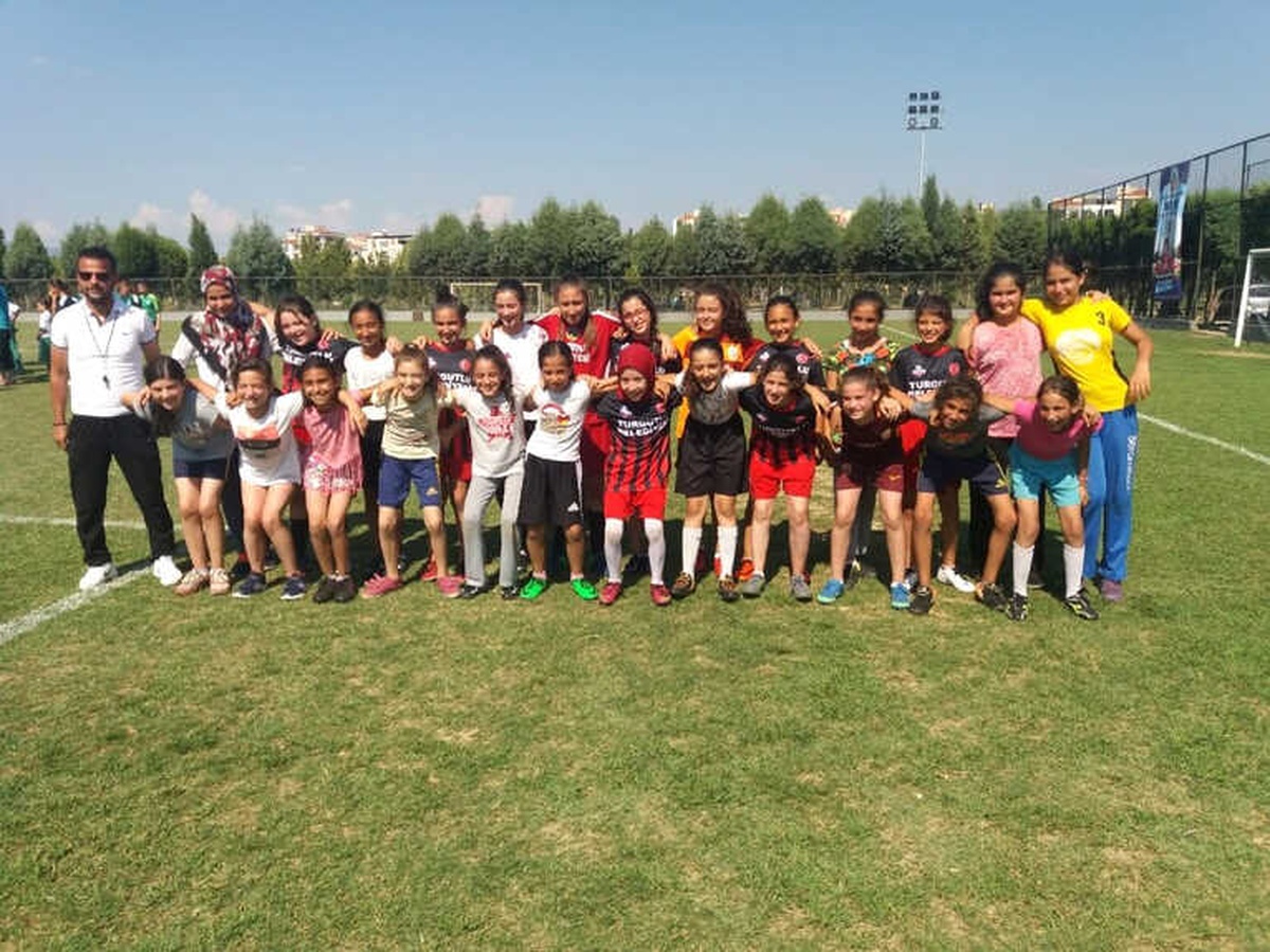 Minik Kızlar 2018-2019 Sezonunu Turgutlu\'da Açtı
