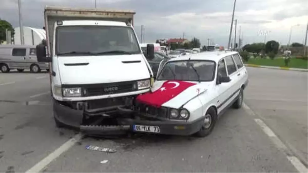 Otomobil ile Kamyonet Çarpıştı: 4 Yaralı - Afyonkarahisar