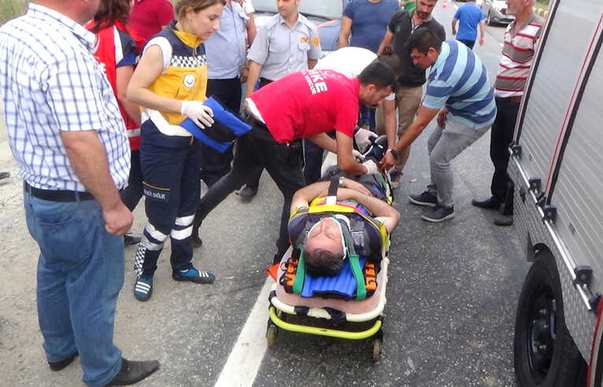Otomobil ve Pikap Çarpıştı: 4 Yaralı