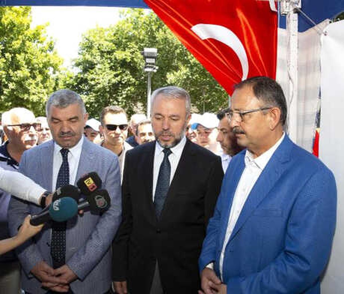 Özhaseki: Bu Millet, Kendini \'Hoca\' Diye Tanıtan Sahtekârlara Kanarak Binlerce Kurban Verdi