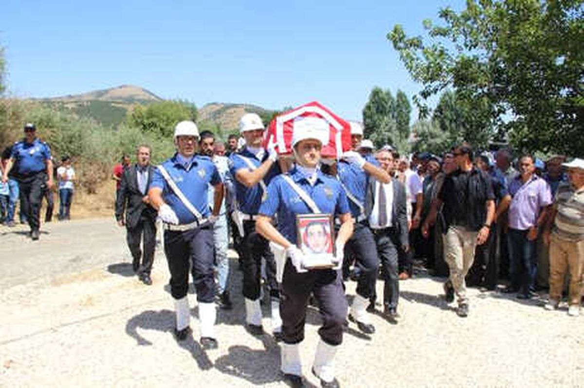 Polis Merkezinde Sivil Memurun Şehit Ettiği Polis, Son Yolculuğuna Uğurlandı