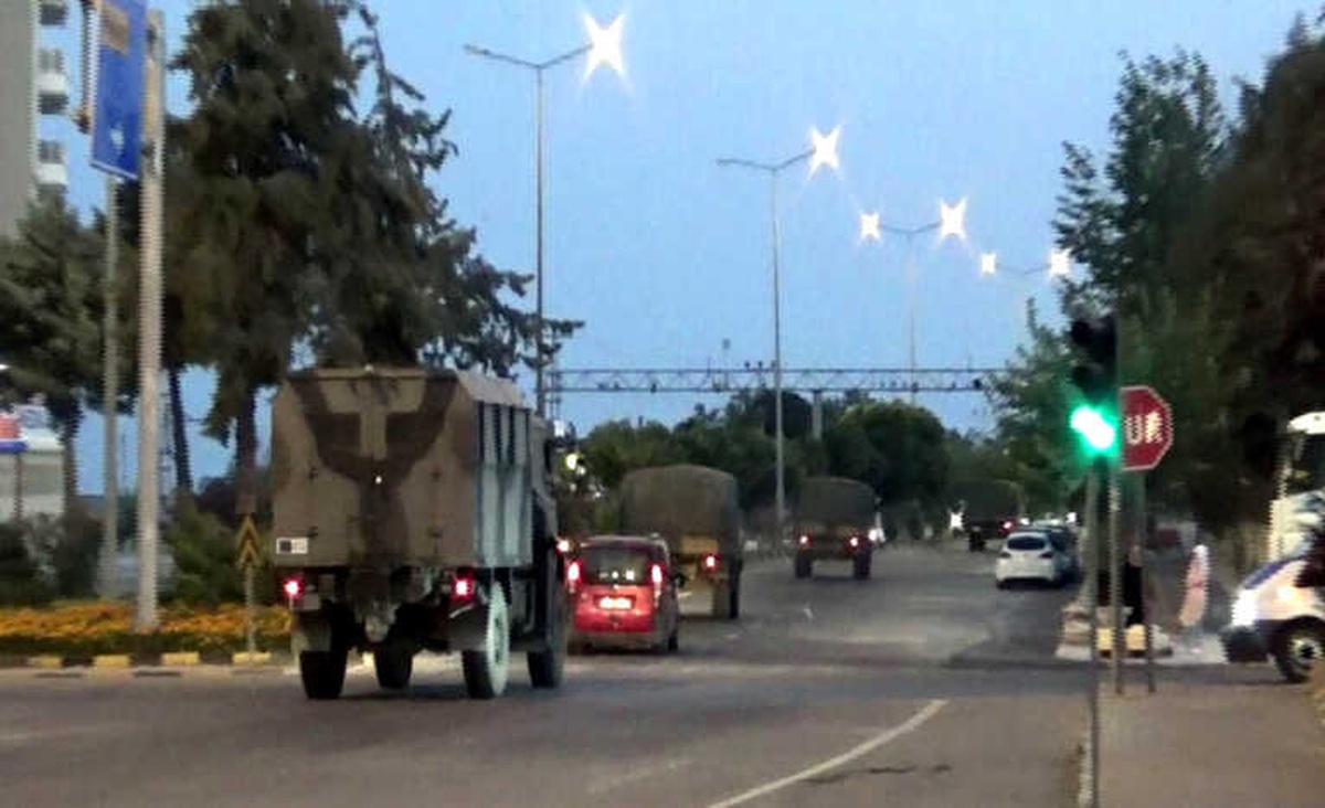 Suriye Sınırına Askeri Sevkıyat Sürüyor