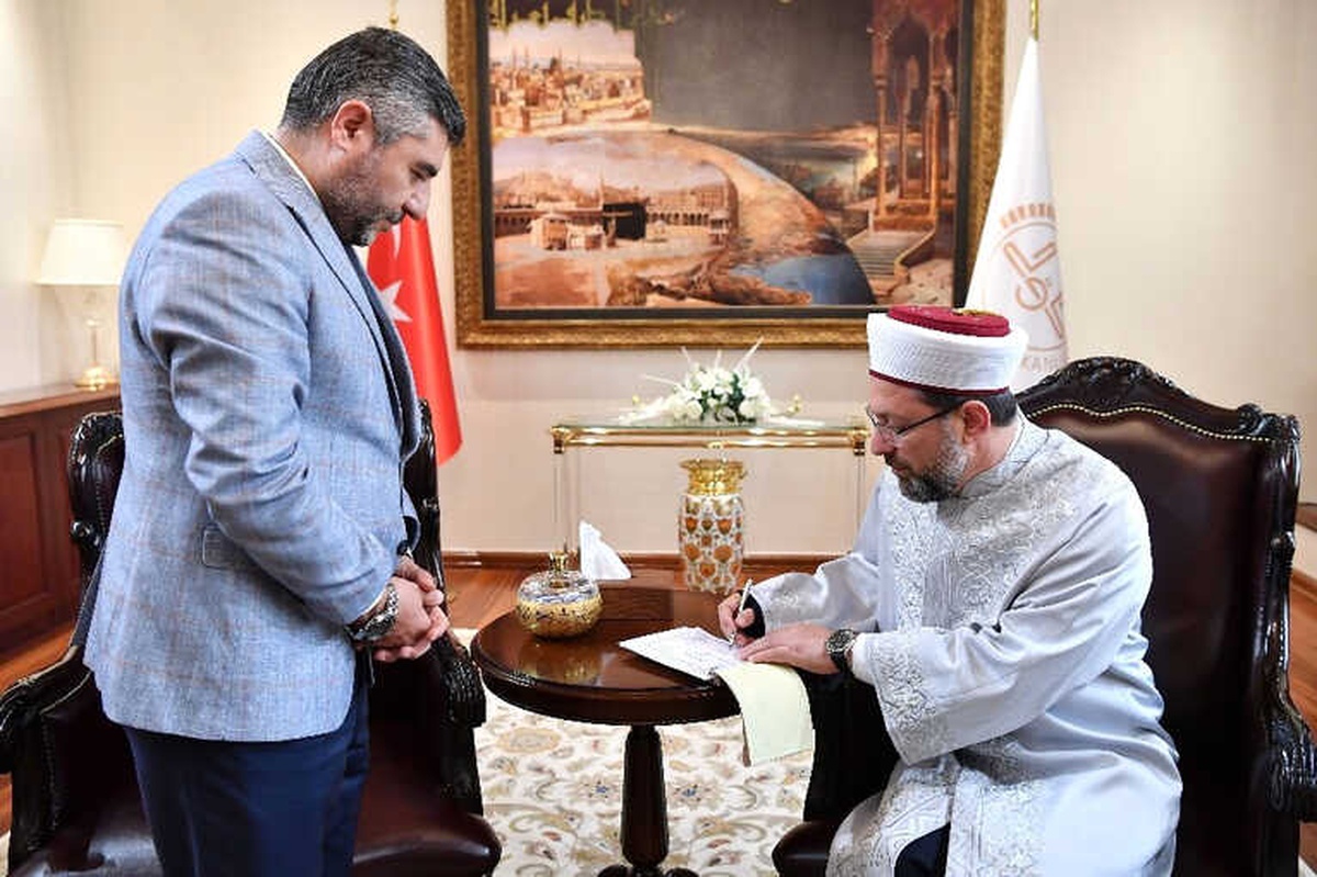 Tdv\'ye Kurban Bağışında Bulunan Diyanet İşleri Başkanı Erbaş\'tan Vatandaşlara Çağrı
