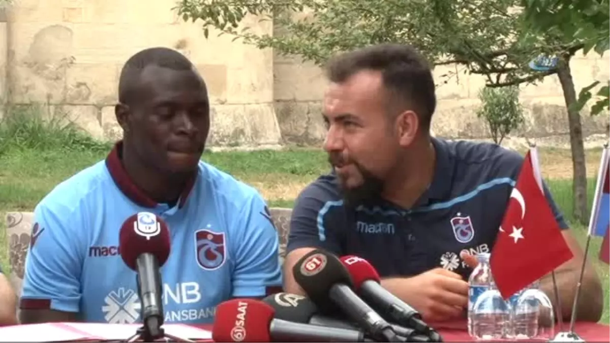 Trabzonspor\'da Zargo Toure Sözleşme İmzaladı -2-