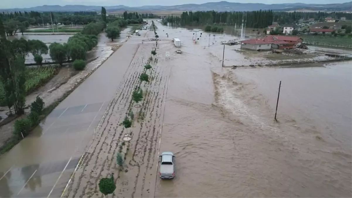 Afyonkarahisar\'da Sel Felaketi Hayatı Felç Etti