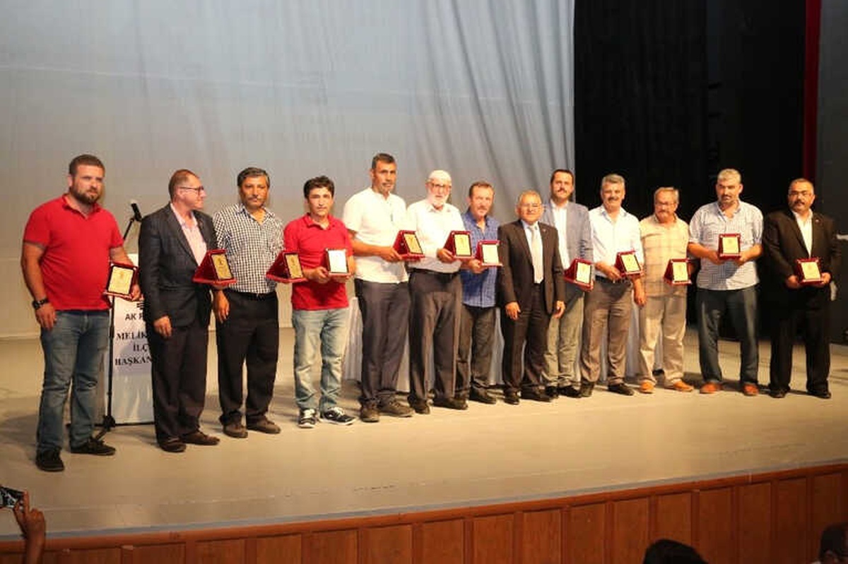 Başkan Büyükkılıç AK Parti Melikgazi İlçe Danışma Toplantısında Belediye Çalışmalarını Anlattı